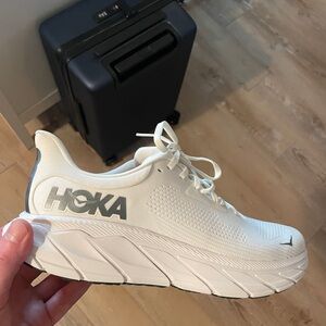 Hoka Men’s Arahi 7 NWOT